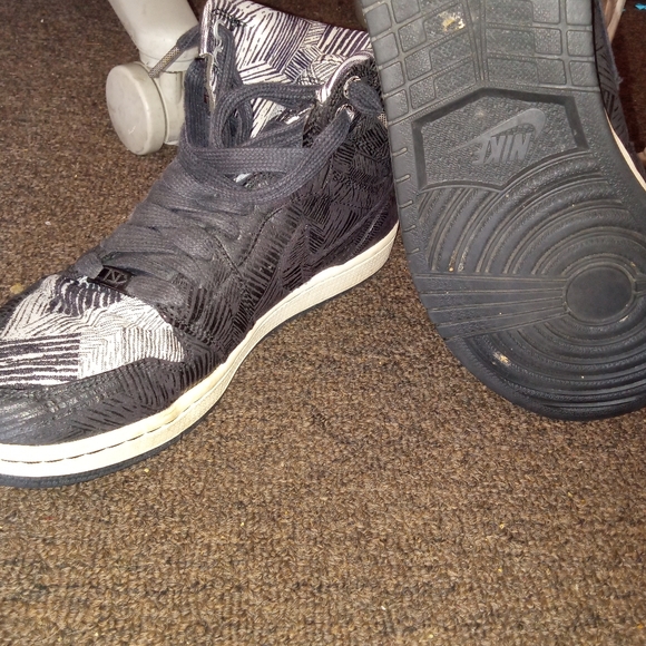 Jordan sneakers - Picture 1 of 3